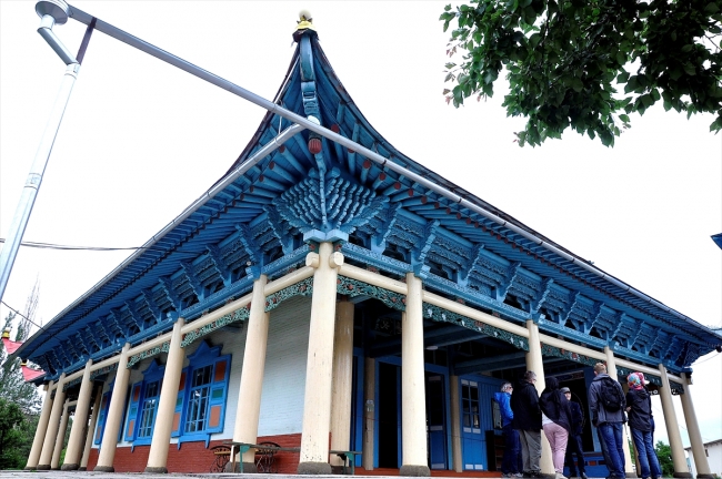 Kırgızistan'ın çivisiz camisi bir asırdır ayakta